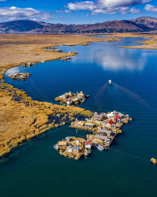 Lac Titicaca et îles Uros : guide complet pour visiter le lac sacré des Incas