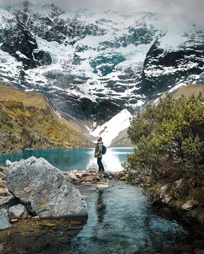 Lagune turquoise de Humantay au pied de la montagne Salkantay dans les Andes près de Cusco au Pérou.