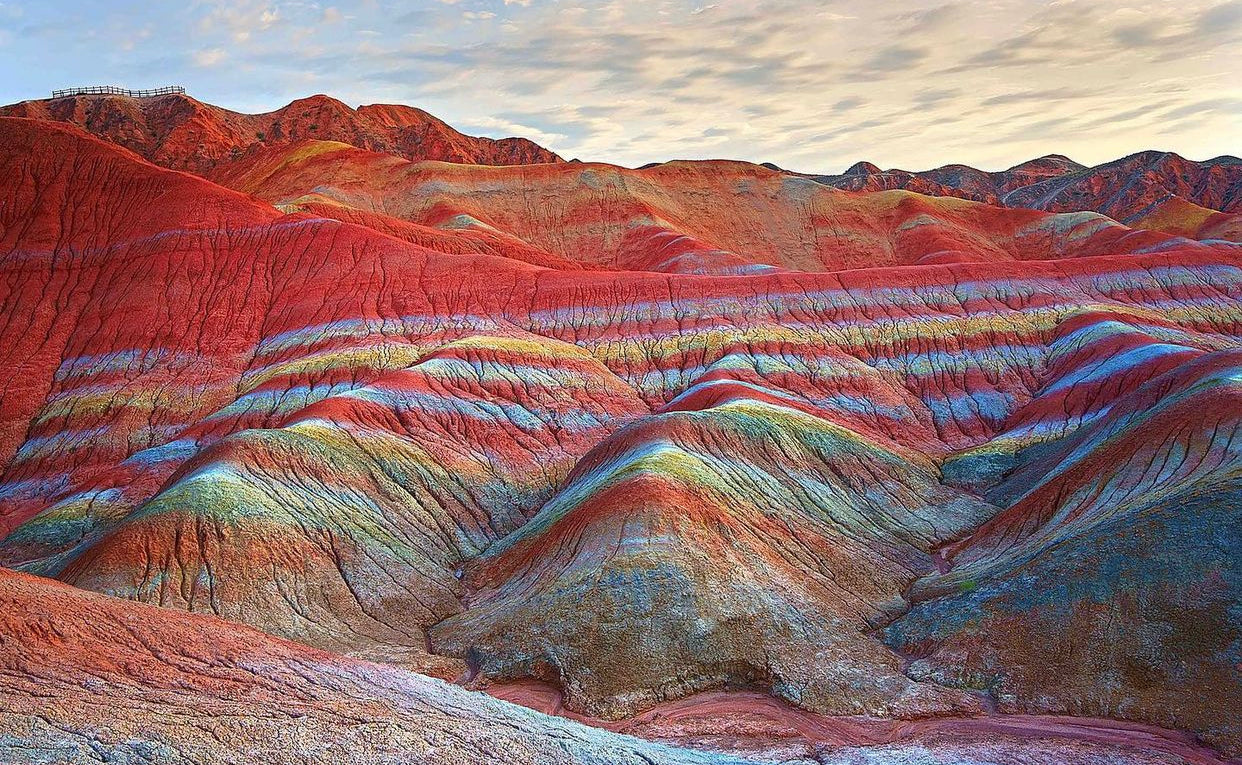 Paysage coloré de la montagne arc-en-ciel Vinicunca dans les Andes près de Cusco au Pérou.